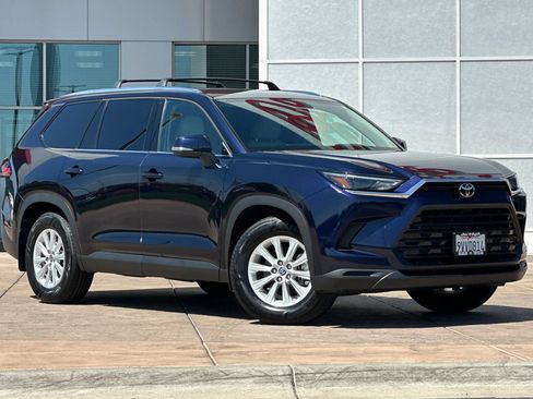 Certified 2026 Toyota Grand Highlander AWD Hybrid image 2