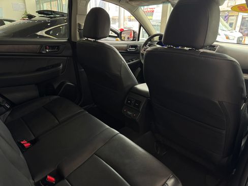 Used 2018 Subaru Outback 3.6R Limited AWD/4WD image 28