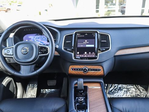 Used 2025 Volvo XC90 T8 Plus w/ Protection Package Premier AWD/4WD image 14