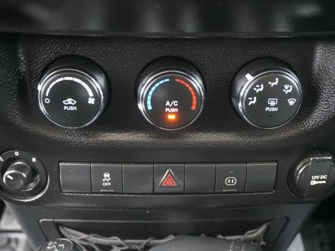 Used 2011 Jeep Wrangler Sahara w/ Connectivity Group image 18