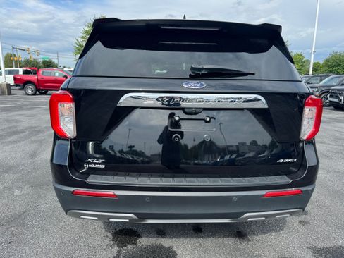 Certified 2022 Ford Explorer XLT w/ Equipment Group 202A AWD/4WD image 4