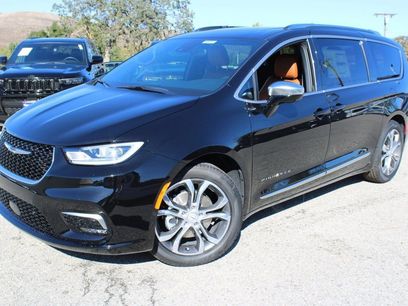 New 2026 Chrysler Pacifica Pinnacle