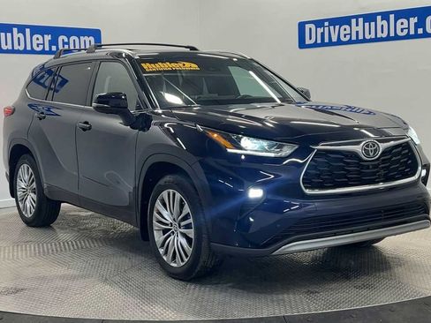 Used 2023 Toyota Highlander Platinum image 2
