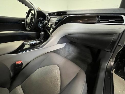 Used 2018 Toyota Camry LE FWD image 10