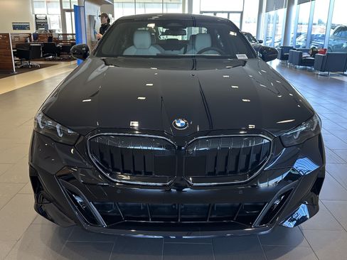 New 2026 BMW 530i xDrive w/ M Sport Package AWD/4WD image 3