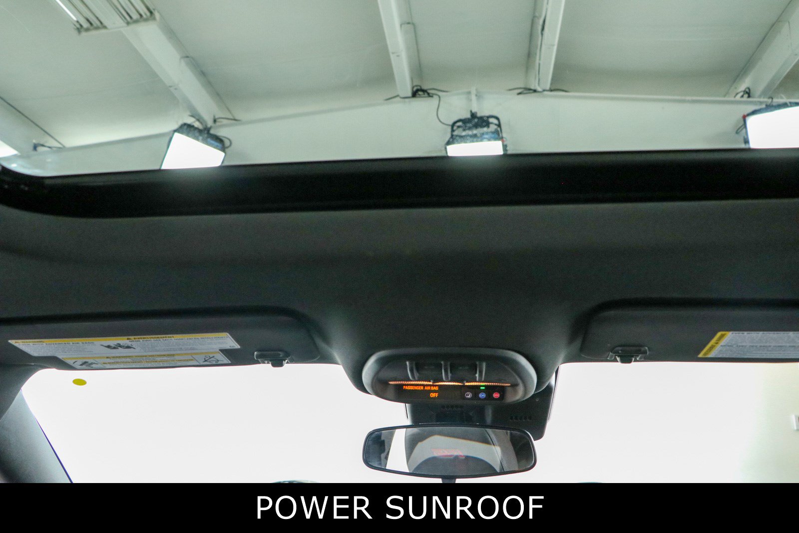 Used 2025 Chevrolet Trax RS w/ Sunroof Package FWD image 21