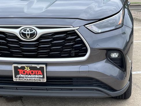 Used 2024 Toyota Highlander LE AWD/4WD image 8