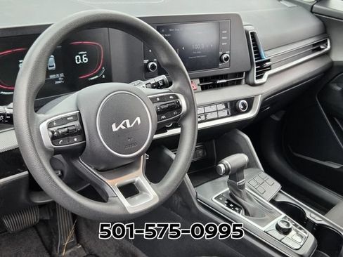 Used 2025 Kia Sportage LX FWD image 9