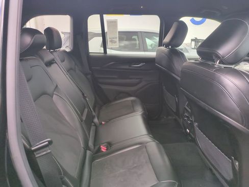 Used 2025 Jeep Grand Cherokee Altitude AWD/4WD image 26
