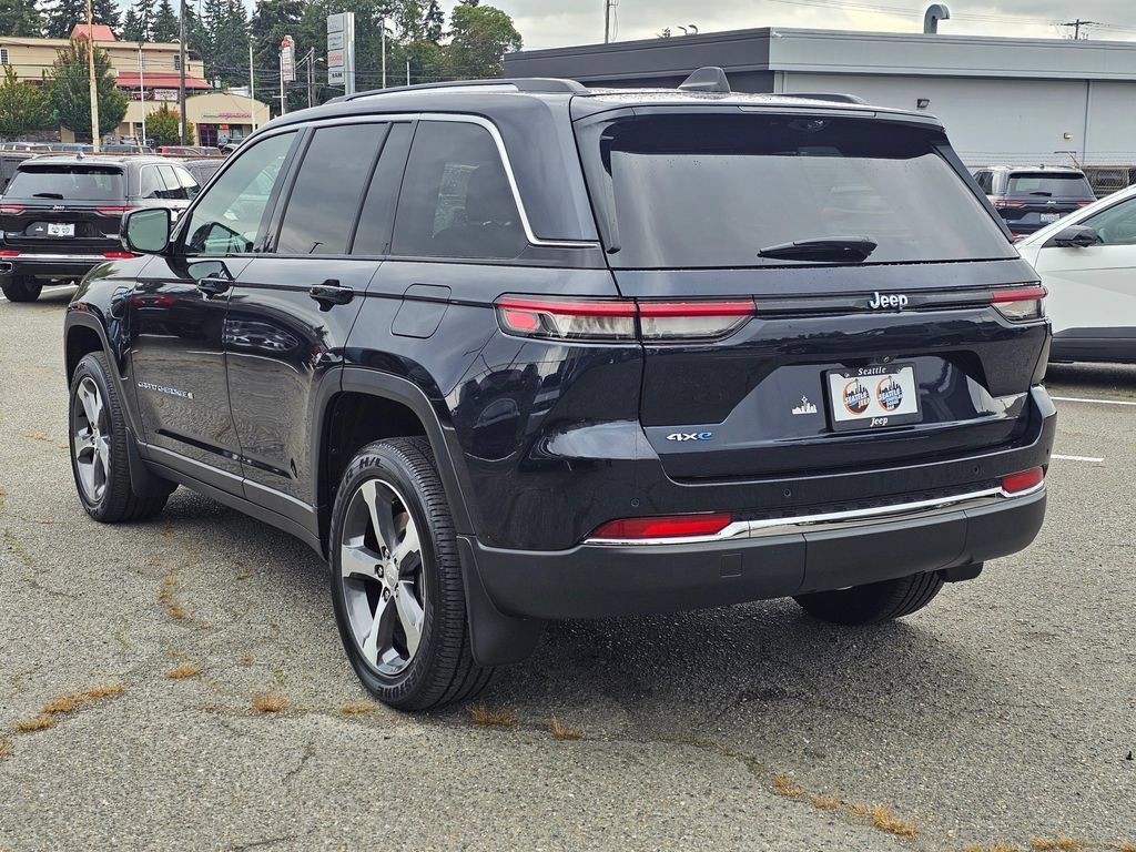 Used 2023 Jeep Grand Cherokee 4WD 4xe w/ Luxury Tech Group II image 6