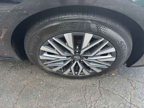 Used 2025 Nissan Altima 2.5 SV FWD image 24