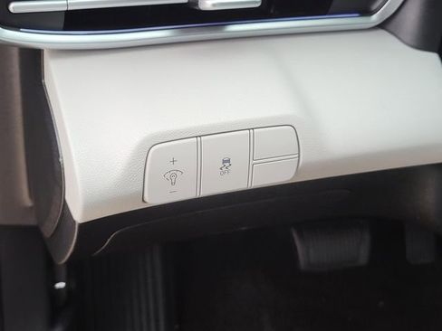 Used 2025 Hyundai Elantra Limited image 21