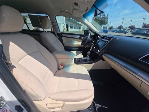 Used 2018 Subaru Outback 2.5i Premium AWD/4WD image 11