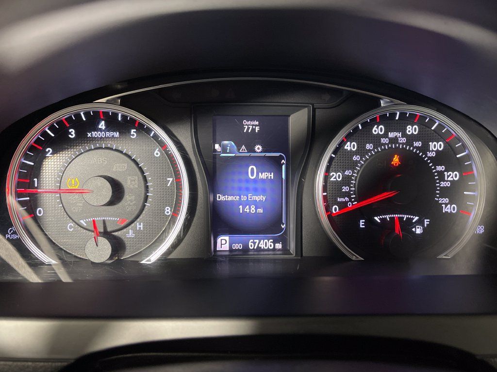 Used 2015 Toyota Camry SE FWD image 18