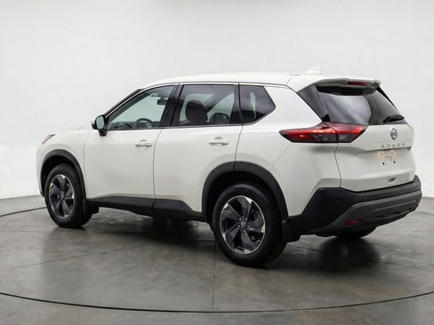 Used 2025 Nissan Rogue SV image 6