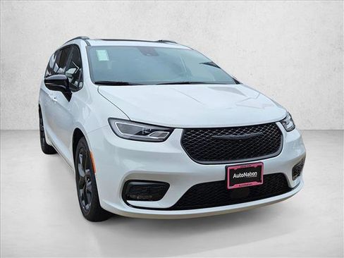 New 2026 Chrysler Pacifica Limited w/ S Appearance Package FWD image 7
