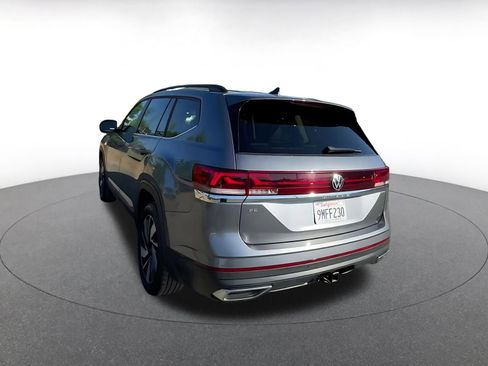 Used 2024 Volkswagen Atlas SE image 11