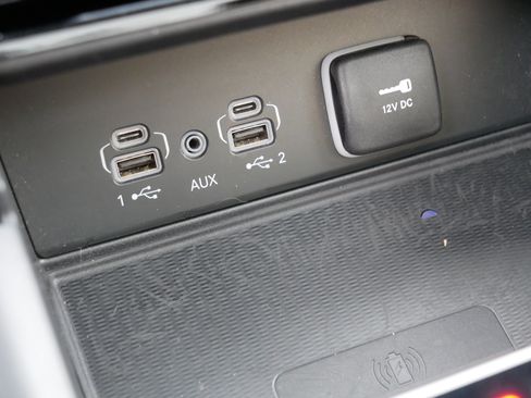 Certified 2024 Jeep Grand Cherokee L Limited w/ Luxury Tech Group II image 31