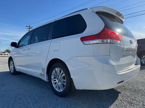 Used 2011 Toyota Sienna XLE image 3