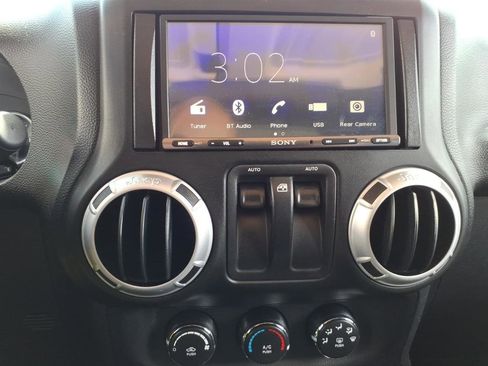 Used 2013 Jeep Wrangler Rubicon w/ Dual Top Group AWD/4WD image 13