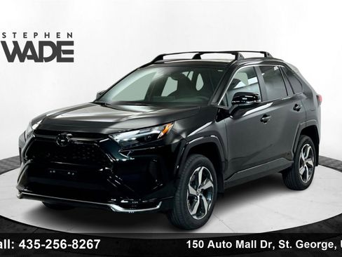 Used 2025 Toyota RAV4 SE image 1