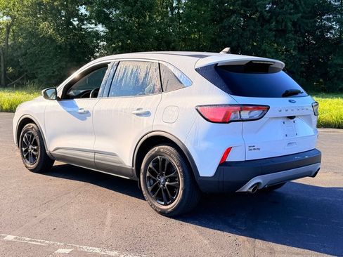 Used 2021 Ford Escape SE FWD image 8
