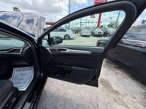Used 2017 Ford Fusion SE FWD image 10