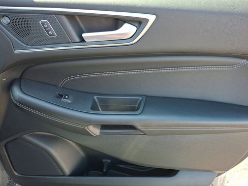 Used 2024 Ford Edge Titanium AWD/4WD image 10