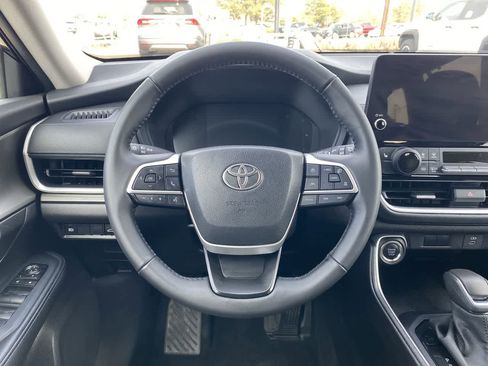 Certified 2025 Toyota Grand Highlander XLE image 14