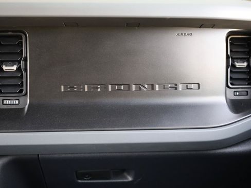 Used 2023 Ford Bronco 4-Door AWD/4WD image 35