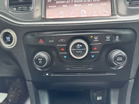 Used 2014 Dodge Charger SXT image 21
