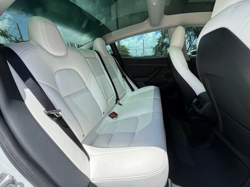 Used 2022 Tesla Model 3 Standard Range RWD image 17