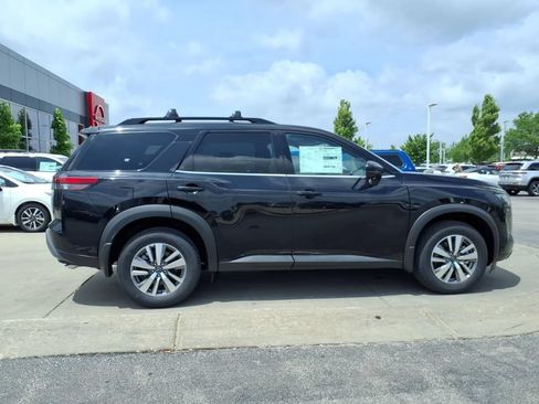 New 2026 Nissan Pathfinder SL AWD/4WD image 8