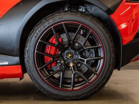 Used 2024 Lamborghini Huracan Sterrato AWD/4WD image 19