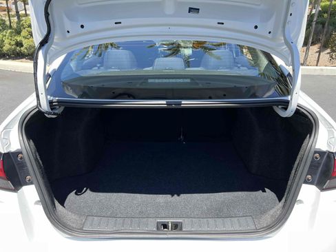 Used 2020 Nissan Versa SR FWD image 19