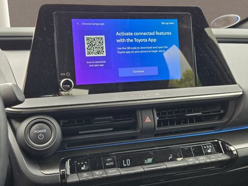 Used 2025 Toyota Prius FWD image 28