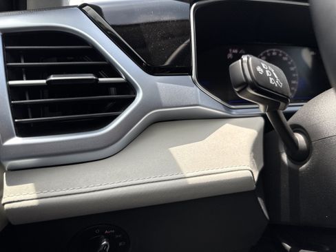 New 2026 Volkswagen Taos SE AWD/4WD image 28