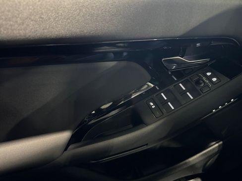 Used 2025 Land Rover Range Rover Evoque Dynamic SE image 28