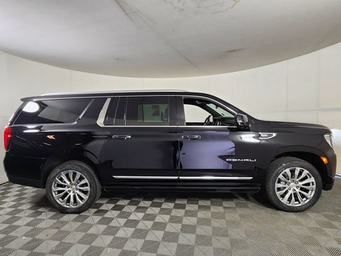 Used 2023 GMC Yukon XL Denali AWD/4WD image 8