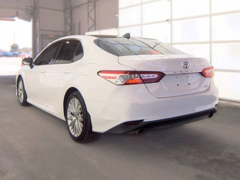 Used 2018 Toyota Camry XLE FWD image 6
