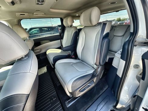 Certified 2026 Kia Carnival SX Prestige FWD image 23