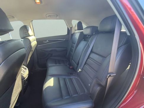 Used 2017 Kia Sorento LX w/ LX Convenience Package image 16