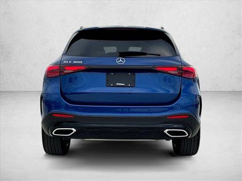 Used 2026 Mercedes-Benz GLC 300 image 4