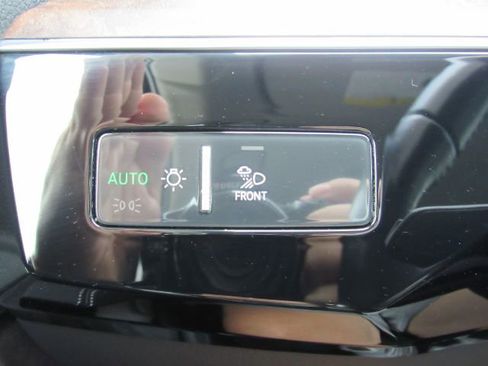 Used 2019 Audi e-tron Prestige w/ Prestige Package image 43