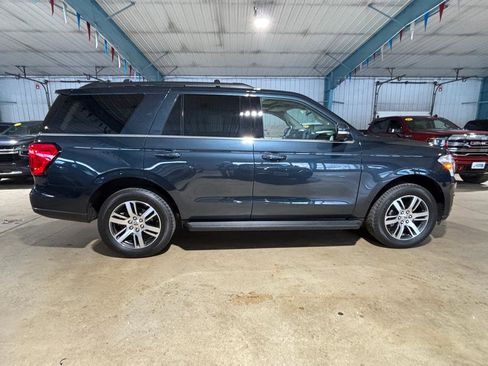 Used 2024 Ford Expedition XLT image 9