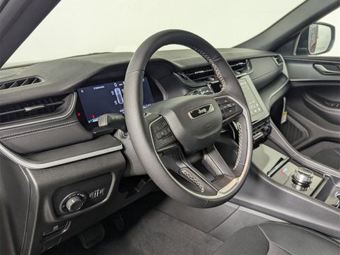 New 2025 Jeep Grand Cherokee Laredo X w/ Luxury Tech Group I image 11