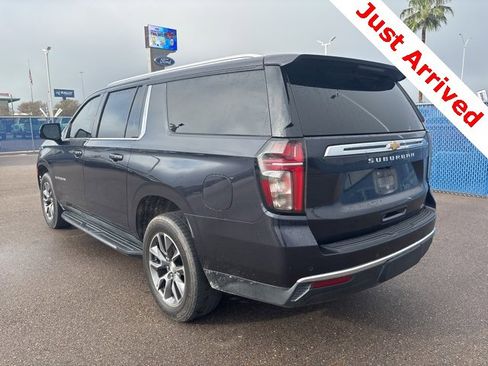 Used 2022 Chevrolet Suburban LT w/ Luxury Package image 7