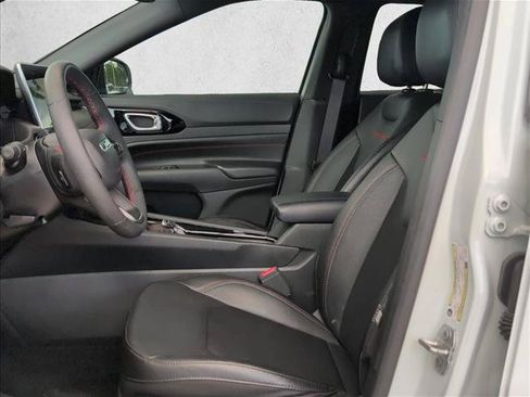 Used 2024 Jeep Compass Trailhawk AWD/4WD image 12