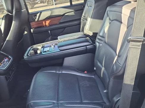 Used 2018 Lincoln Navigator Reserve AWD/4WD image 18