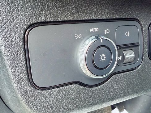 Used 2019 Freightliner Sprinter 2500 RWD image 25